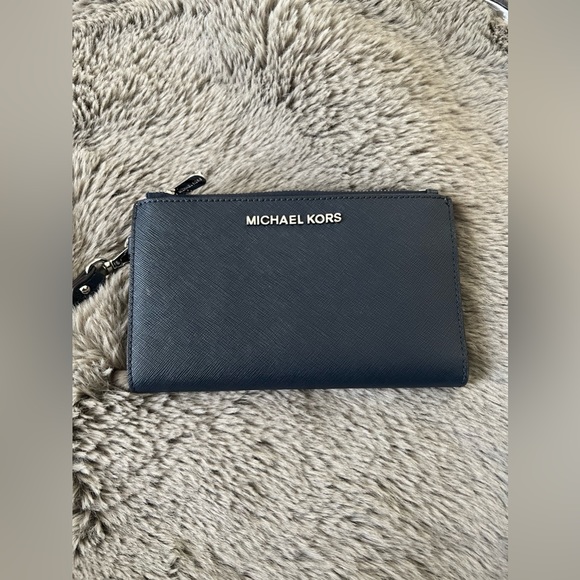 Michael Kors, Navy Wallet - Picture 1 of 3